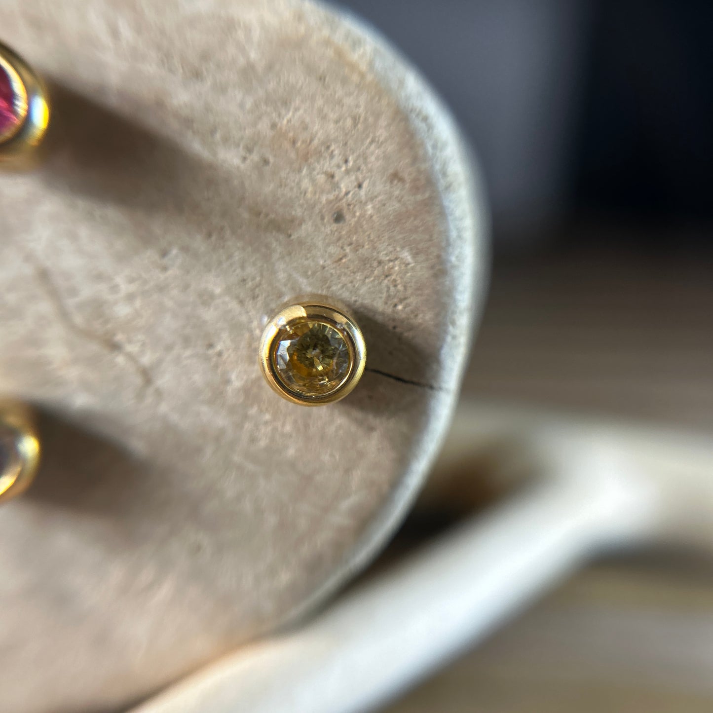 10 ◦ Rs150 ◦ Birthstone Connector Round 6mm