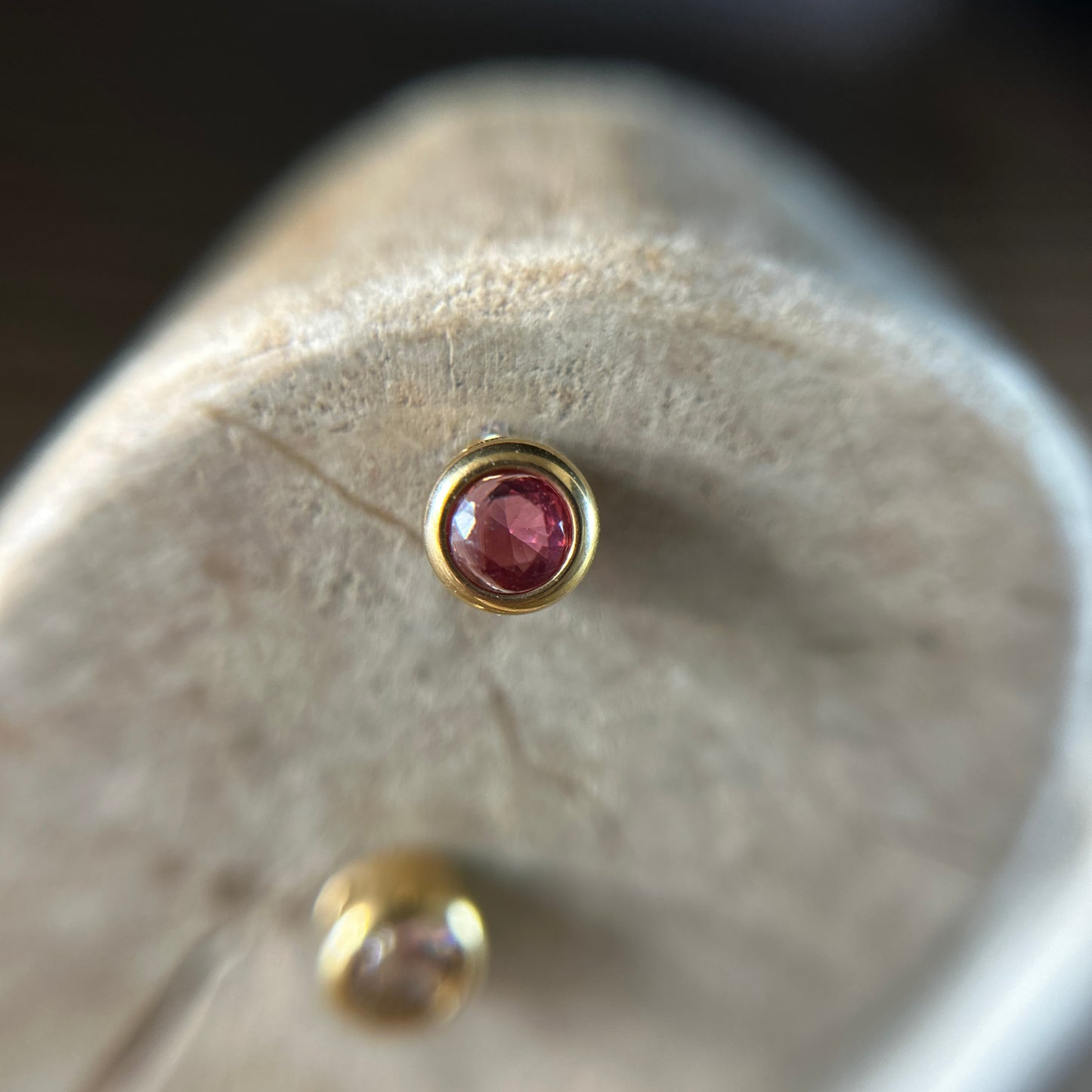 10 ◦ Rs150 ◦ Birthstone Connector Round 6mm