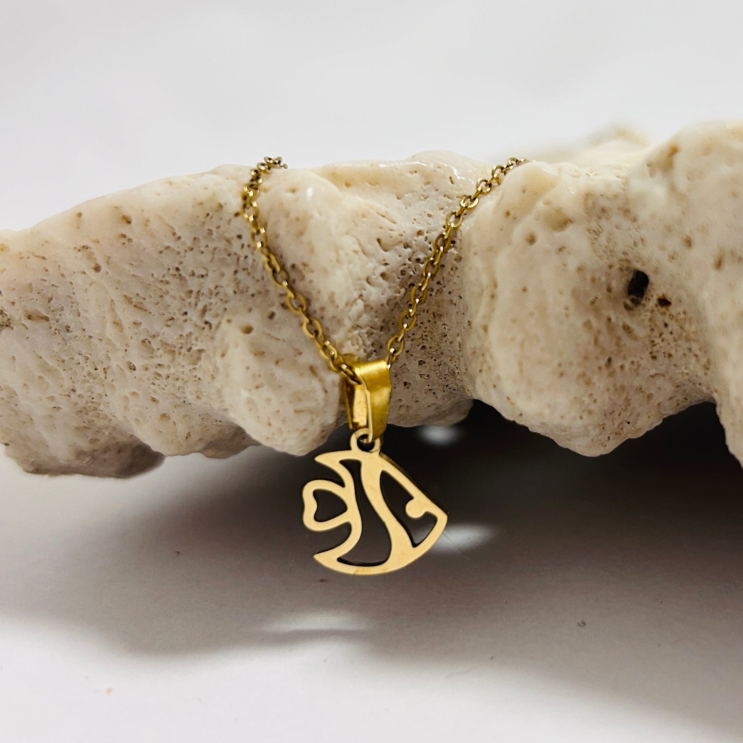 37 ◦ Rs 150 ◦ Butterflyfish Pendant