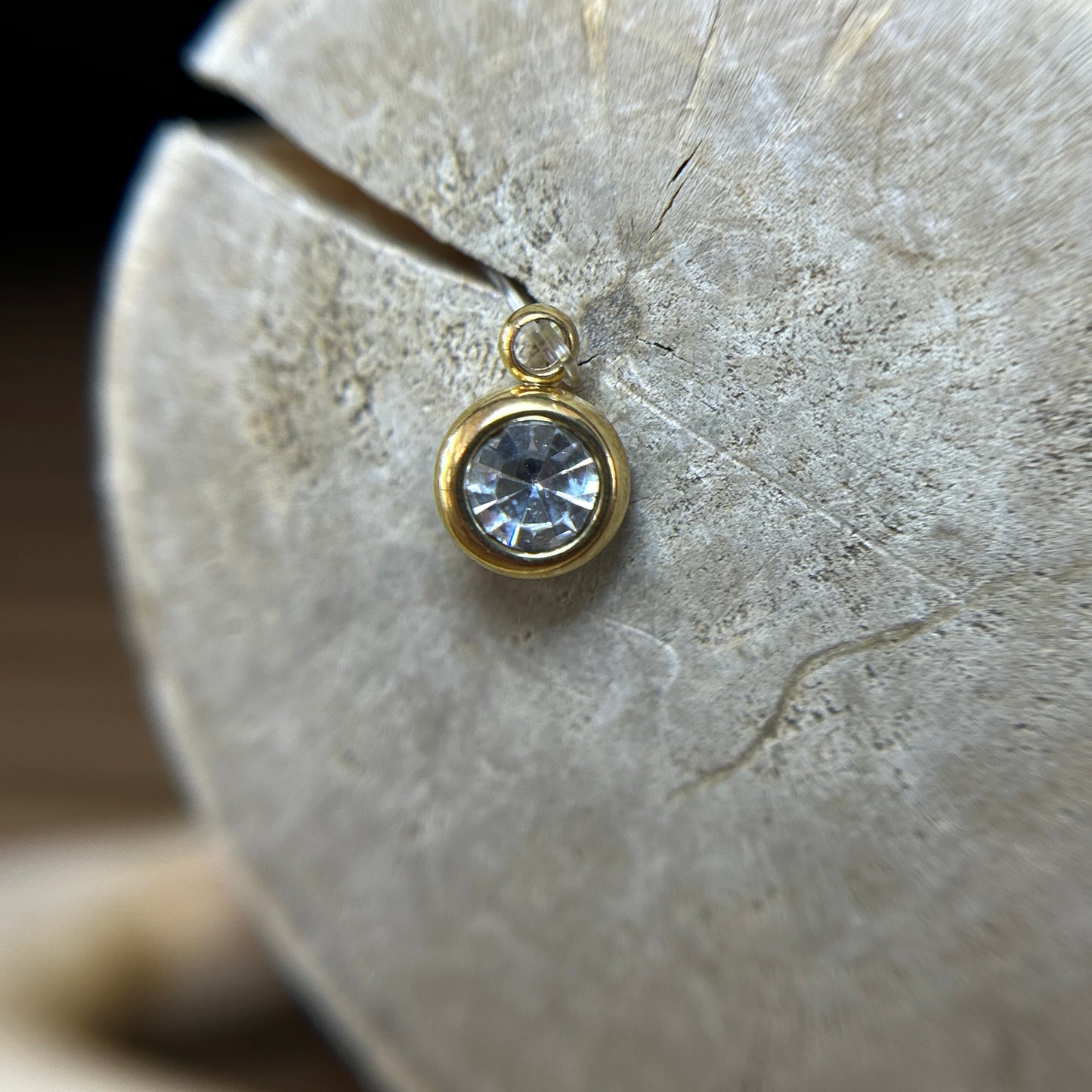 8 ◦ Rs150 ◦ Birthstone 5mm (Golden)