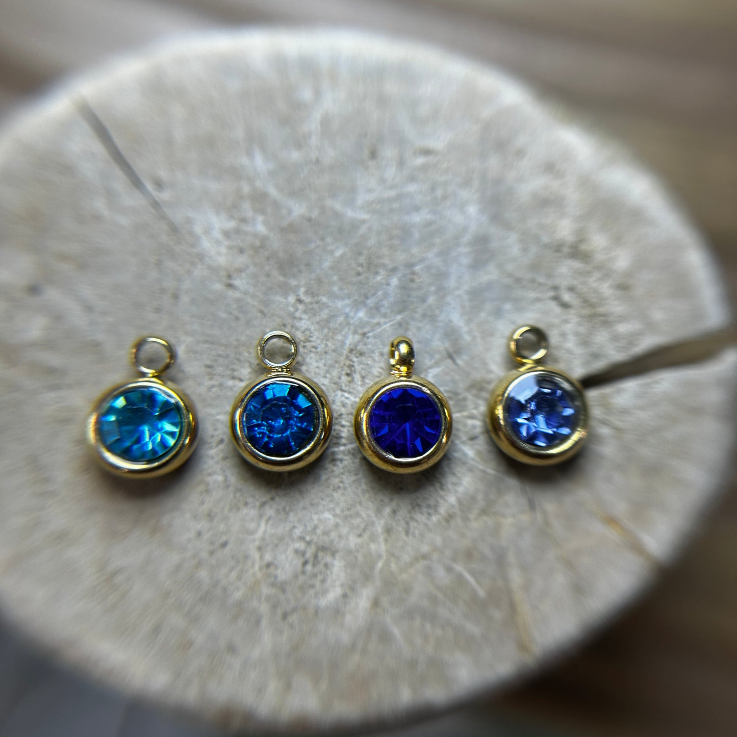 8 ◦ Rs150 ◦ Birthstone 5mm (Golden)