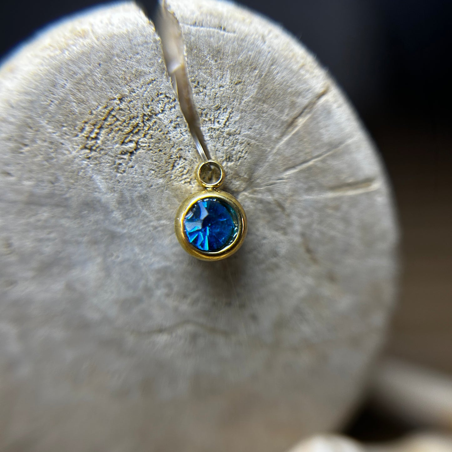8 ◦ Rs150 ◦ Birthstone 5mm (Golden)