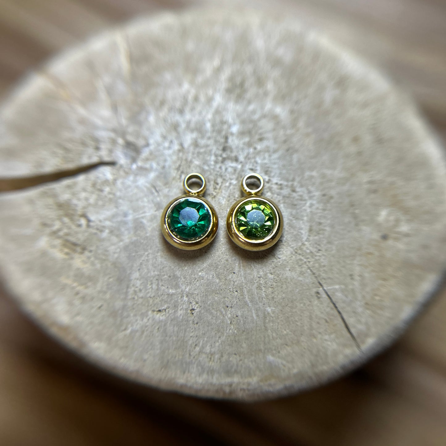 8 ◦ Rs150 ◦ Birthstone 5mm (Golden)