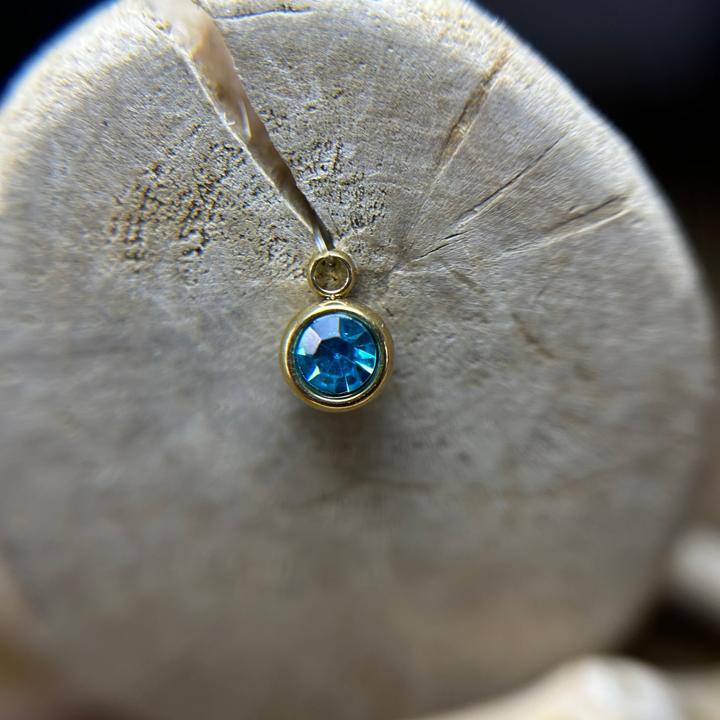8 ◦ Rs150 ◦ Birthstone 5mm (Golden)