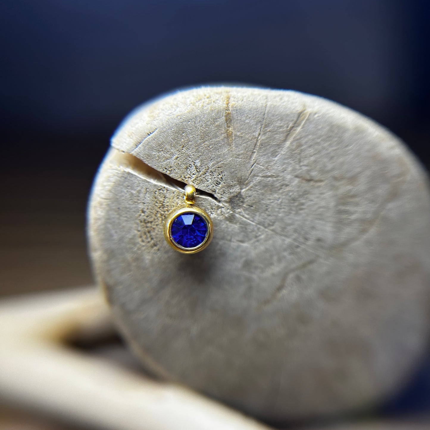 8 ◦ Rs150 ◦ Birthstone 5mm (Golden)