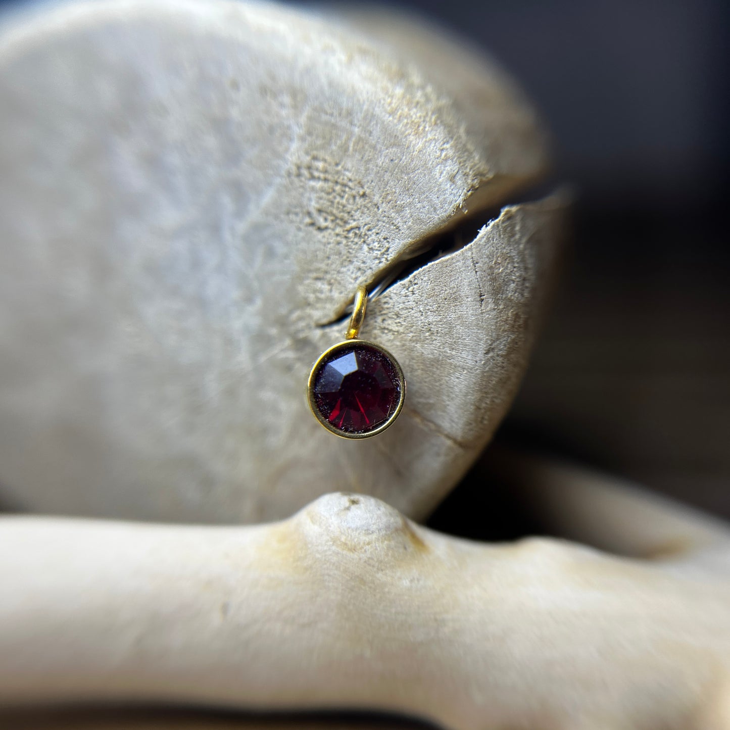 9 ◦ Rs150 ◦ Birthstone 6mm (Golden)