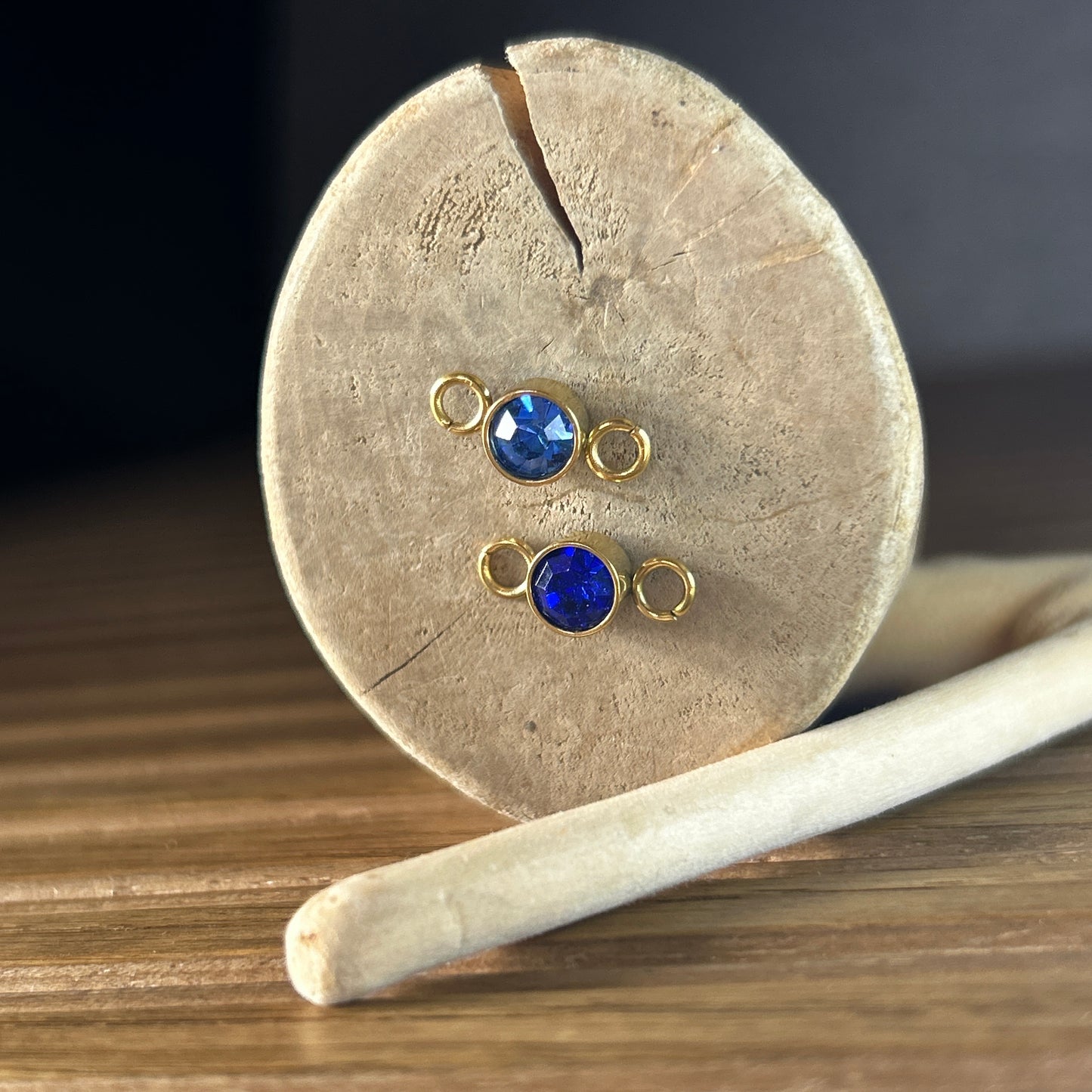 12 ◦ Rs150 ◦ Birthstone Connector 6mm