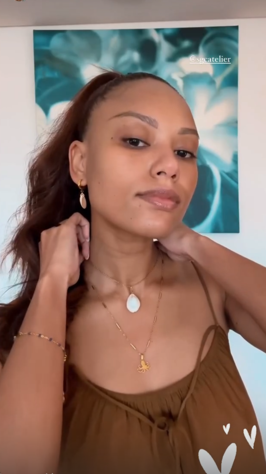 “Absolutely obsessed! 🌊✨ The shell necklaces and earrings are SO cute — I feel like a beach goddess every time I wear them. Perfect for summer and seriously good quality. Can’t wait to order more!” ✧ Clothilde