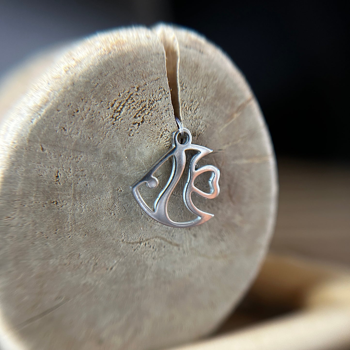 37 ◦ Rs 150 ◦ Butterflyfish Pendant