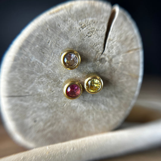10 ◦ Rs150 ◦ Birthstone Connector Round 6mm