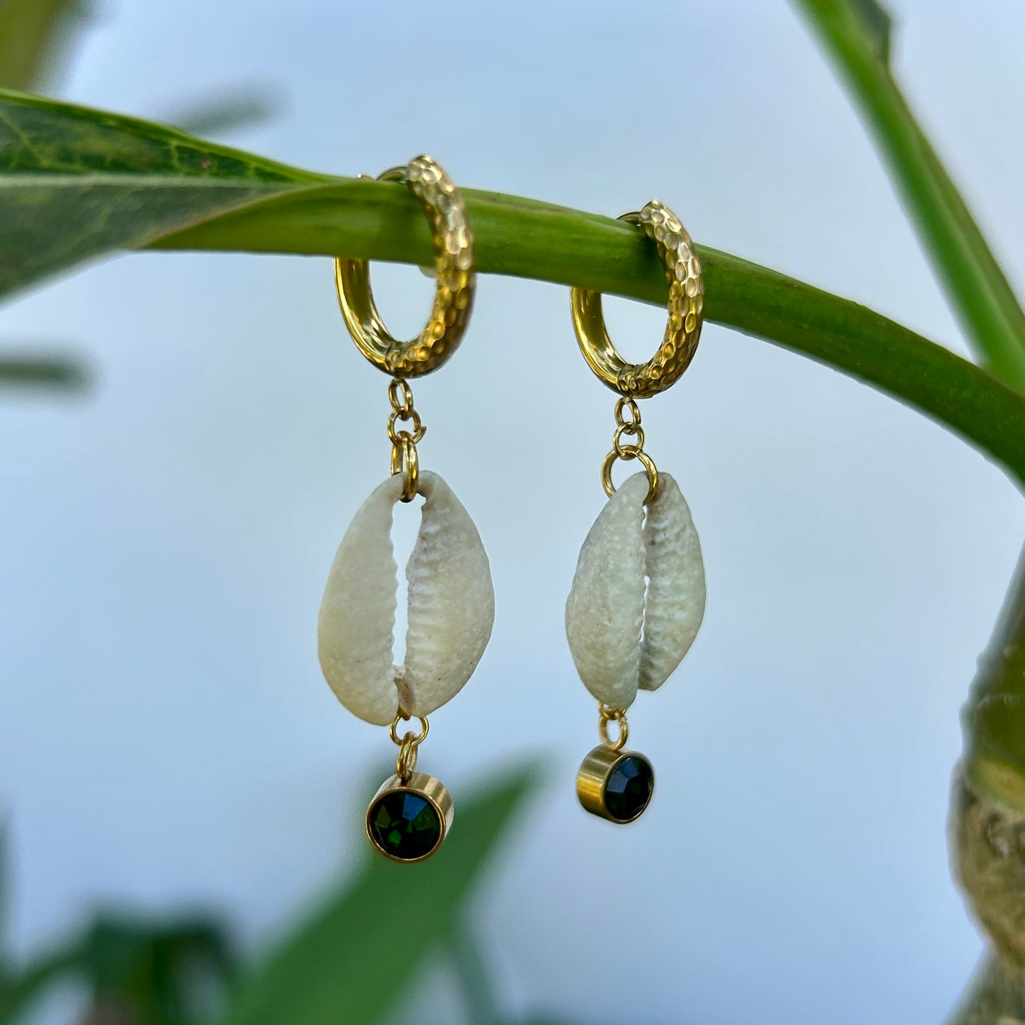 9 ◦ Rs150 ◦ Birthstone 6mm (Golden)