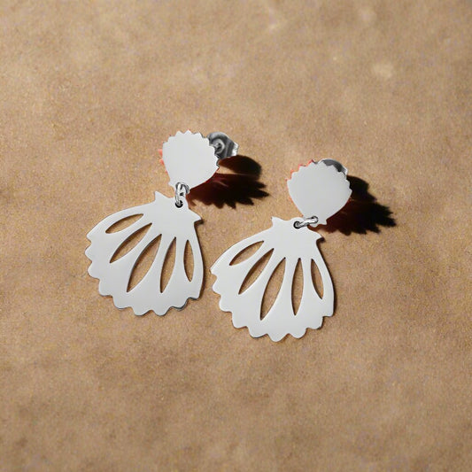 EARRINGS Shell Studs