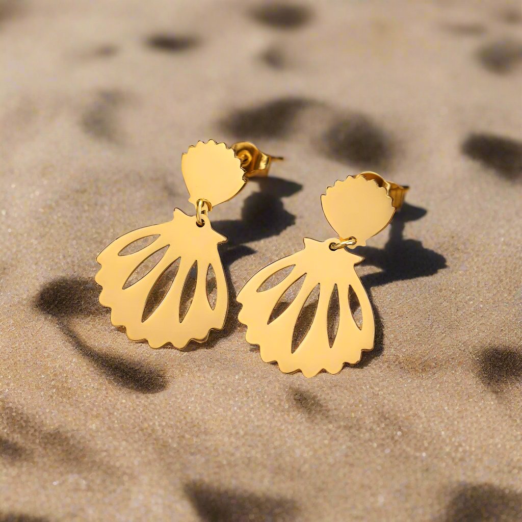 EARRINGS Shell Studs