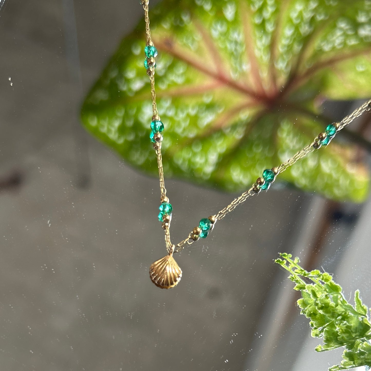 NECKLACE Shell & Crystal