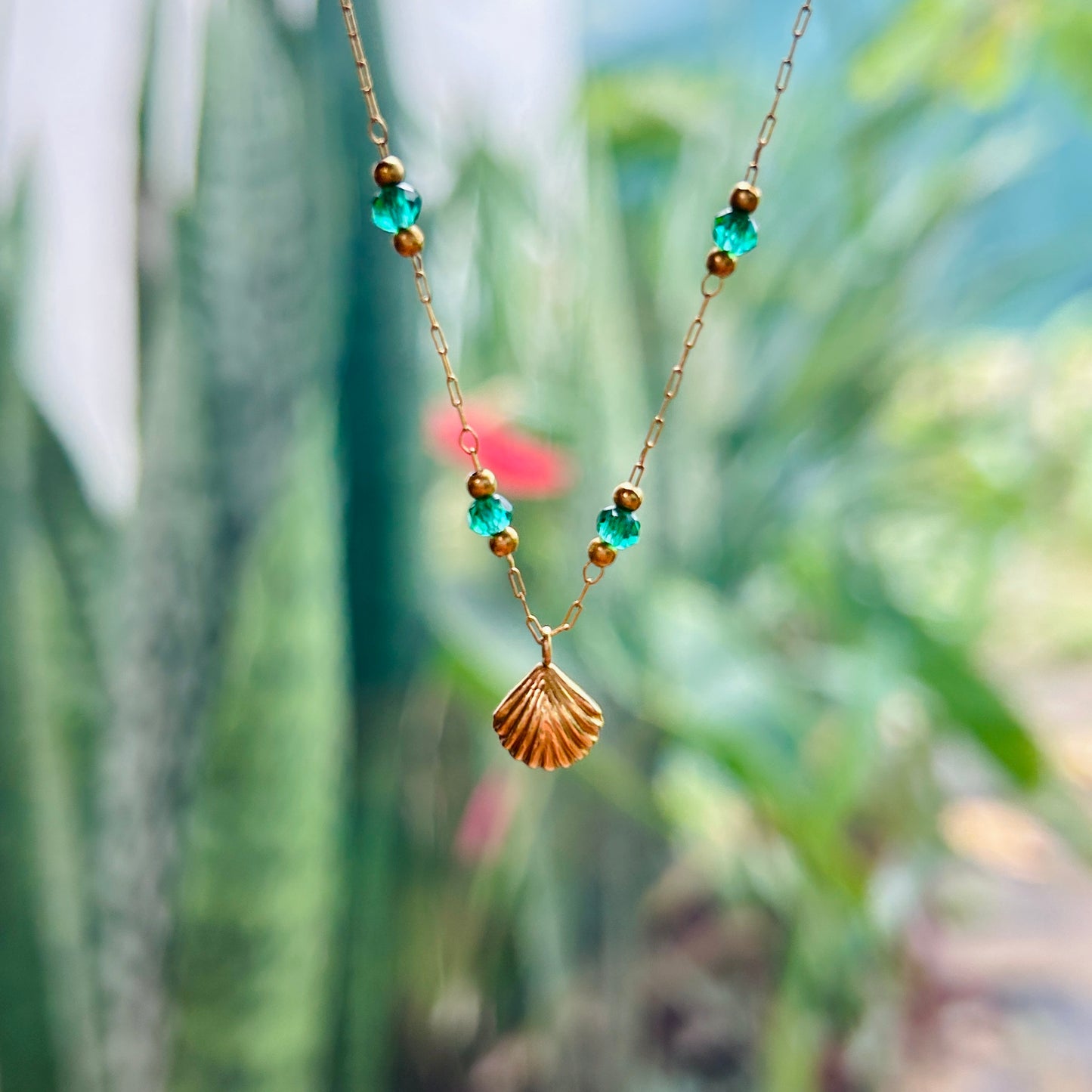 NECKLACE Shell & Crystal