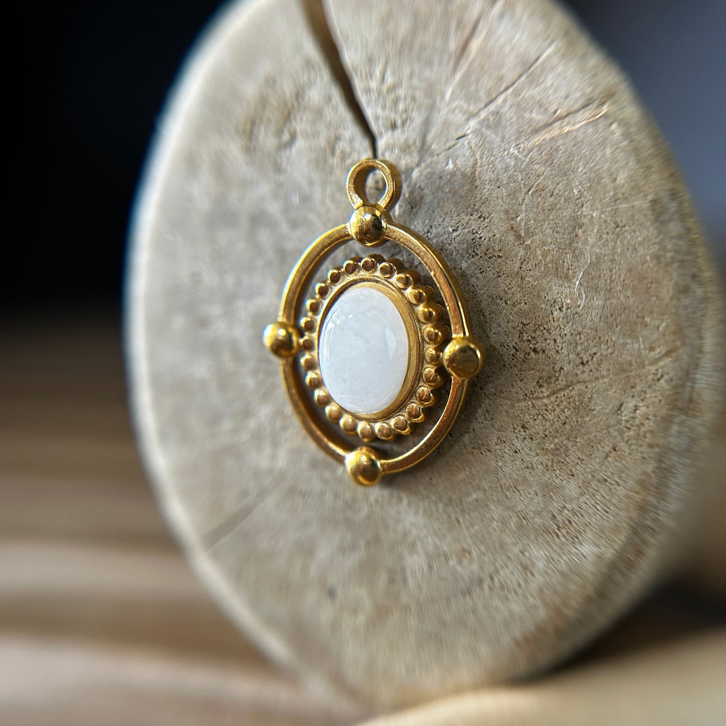 Auric Orbit - White Agate (4)