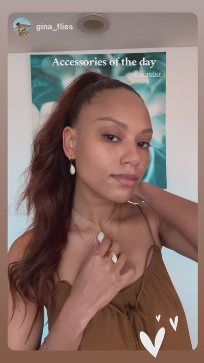 "Je suis totalement fan, encore une fois! 💖 Ma bague que j'ai crée est 100% moi — j’ai choisi mes charmes pour completer le set que j'avais, et le résultat est juste parfait."  ✧ Clothilde